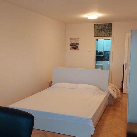Room With Private Toilet And Balcony In City Center In Shared Apartment Split Extérieur photo