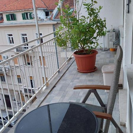 Room With Private Toilet And Balcony In City Center In Shared Apartment Split Extérieur photo
