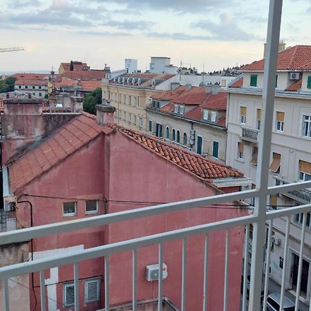 Room With Private Toilet And Balcony In City Center In Shared Apartment Split Extérieur photo