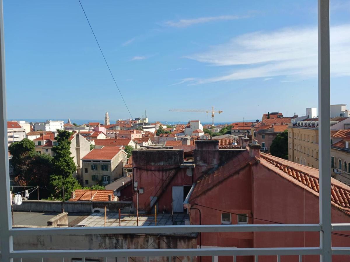 Room With Private Toilet And Balcony In City Center In Shared Apartment Split Extérieur photo