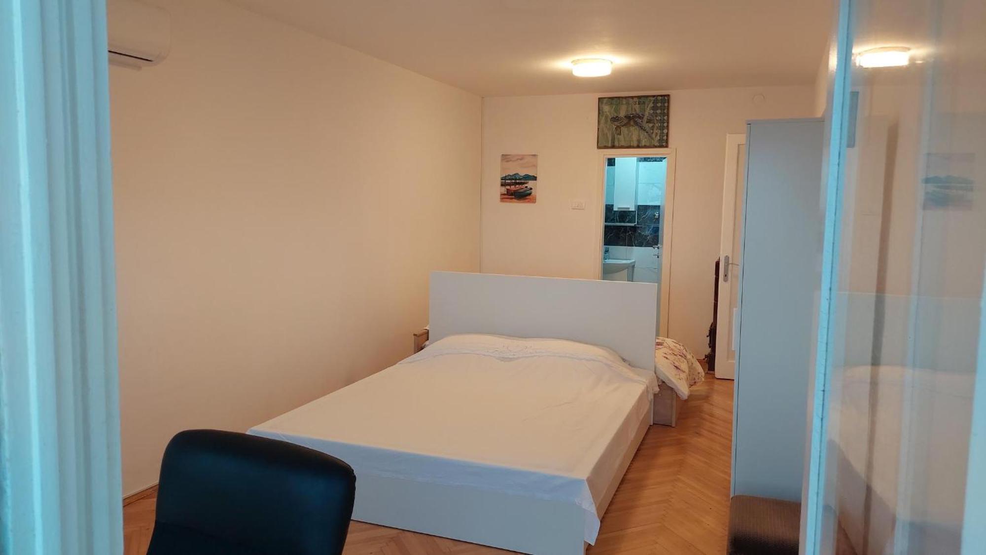 Room With Private Toilet And Balcony In City Center In Shared Apartment Split Extérieur photo