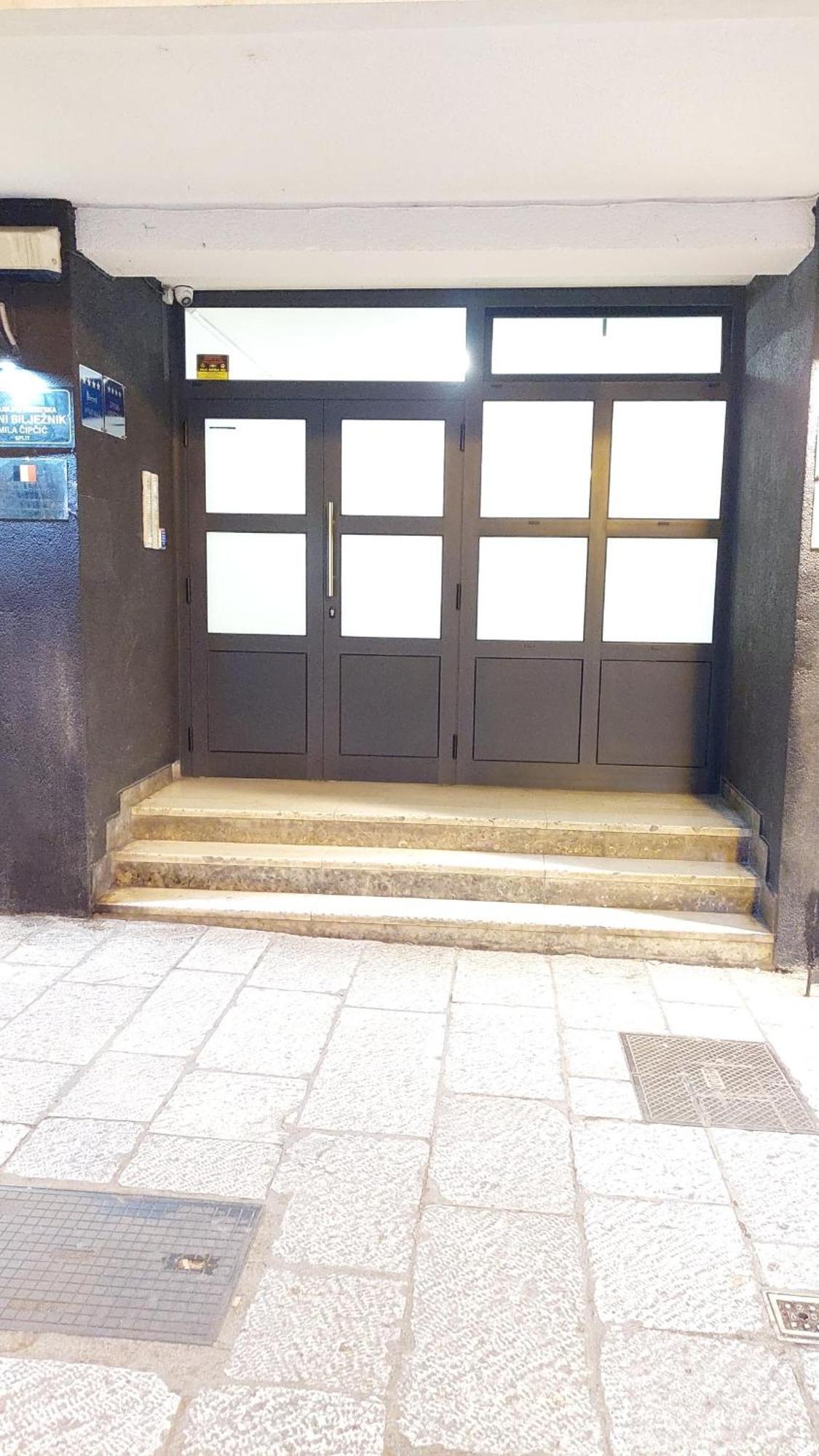 Room With Private Toilet And Balcony In City Center In Shared Apartment Split Extérieur photo